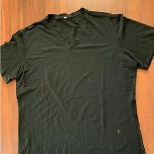 Lululemon men's black V-neck t-shirt